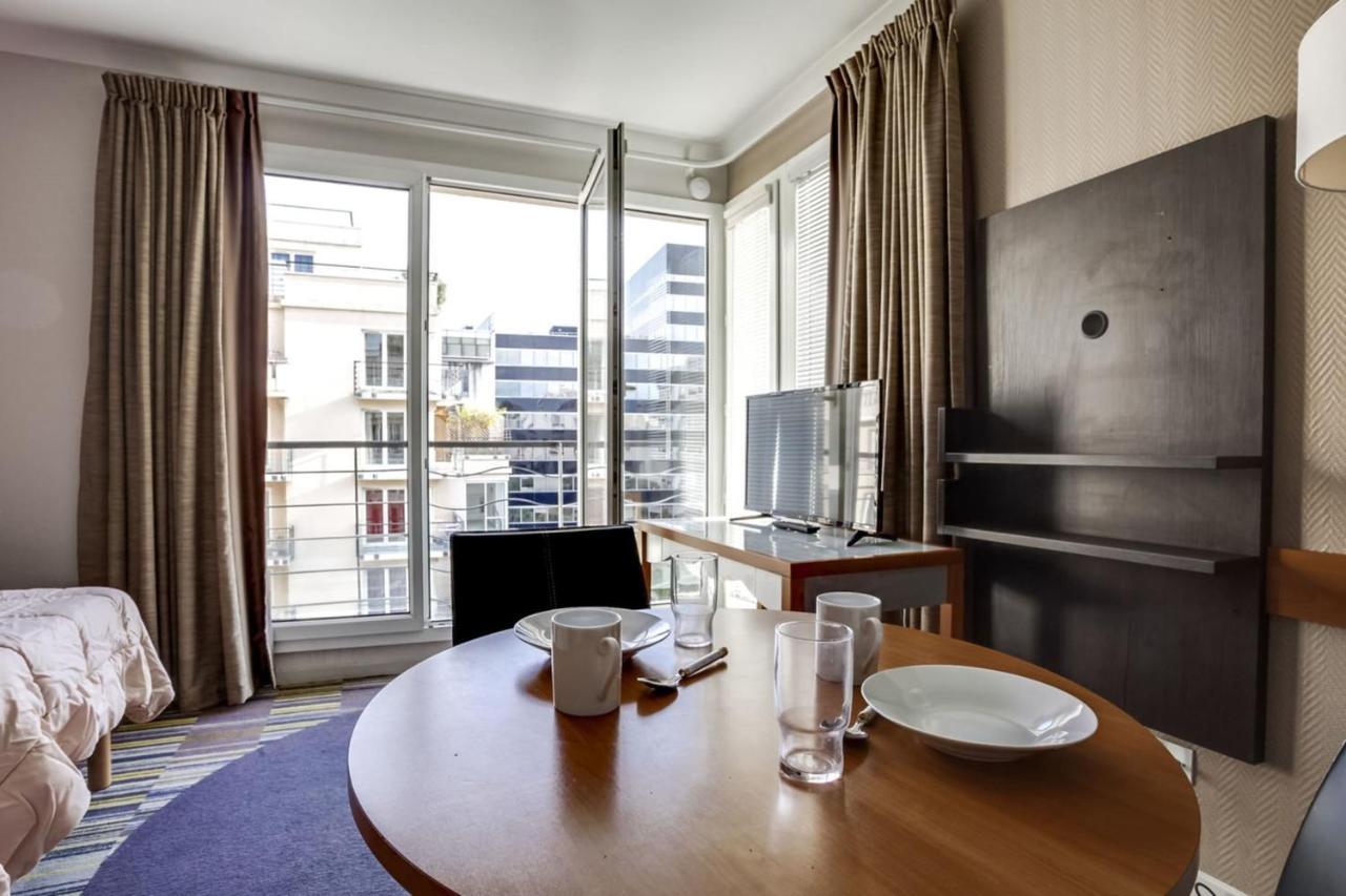 Guestready - Studio Cosy Pres Du Metro Issy-les-Moulineaux Bagian luar foto
