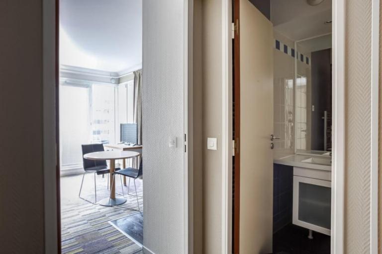 Guestready - Studio Cosy Pres Du Metro Issy-les-Moulineaux Bagian luar foto
